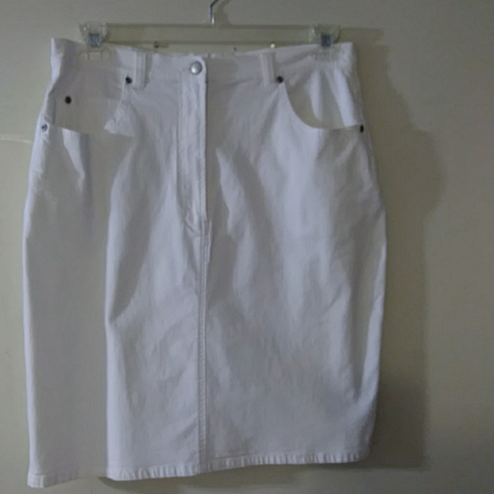 White denim skirt